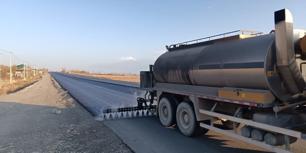 На трассе Корумду – Балбай Баатыр уложено 78 км нижнего слоя асфальта изображение публикации