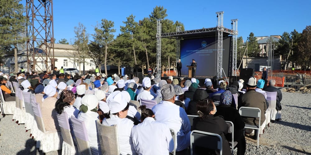 Ташиев заложил капсулу под строительство нового роддома на 50 коек в Кемине изображение публикации