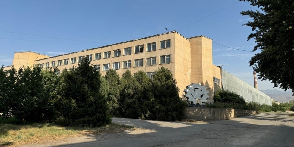 Кызыл-Кийский машиностроительный завод выставили на торги за 2.1 млрд сомов изображение публикации