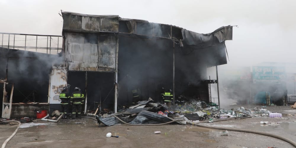 Пожар на рынке «Азиз» в Бишкеке потушен — МЧС изображение публикации