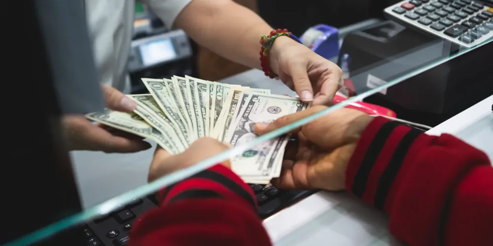 С начала года Нацбанк оштрафовал обменки и «черных менял» на 8.8 млн сомов изображение публикации