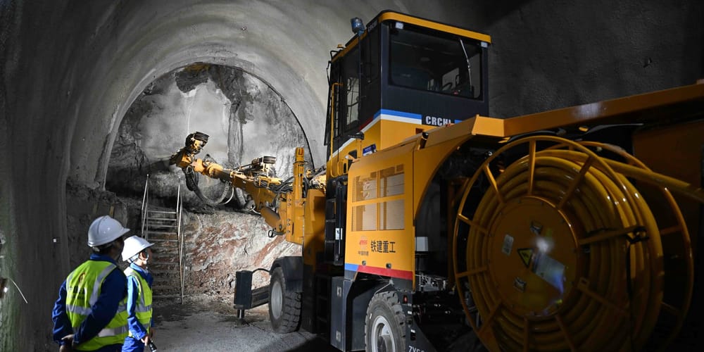 На железной дороге Китай – КР – РУз начали проходку 18 из 29 тоннелей изображение публикации