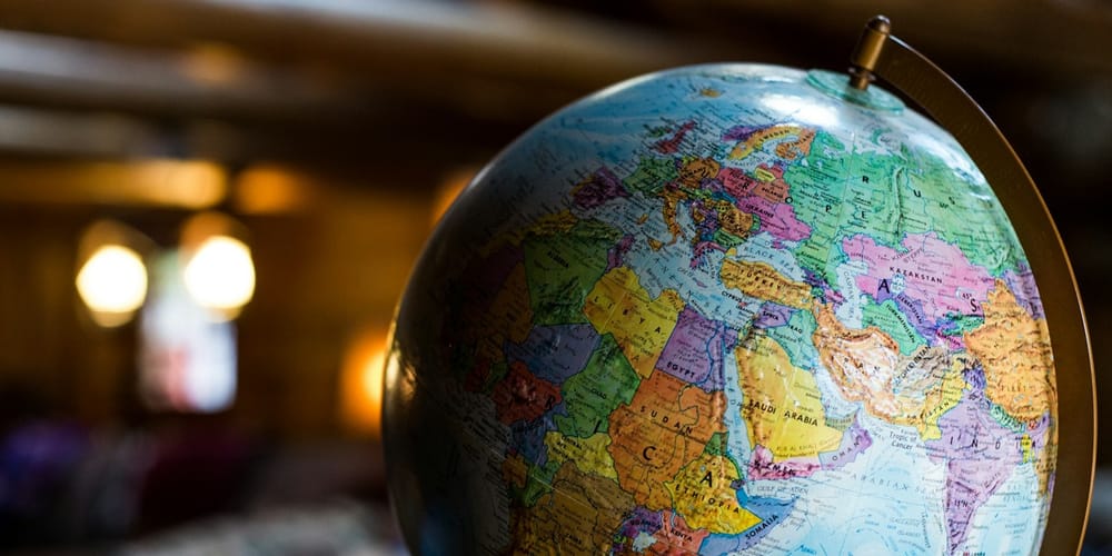 Куда чаще всего уезжали работать кыргызстанцы: топ-5 стран за год изображение публикации