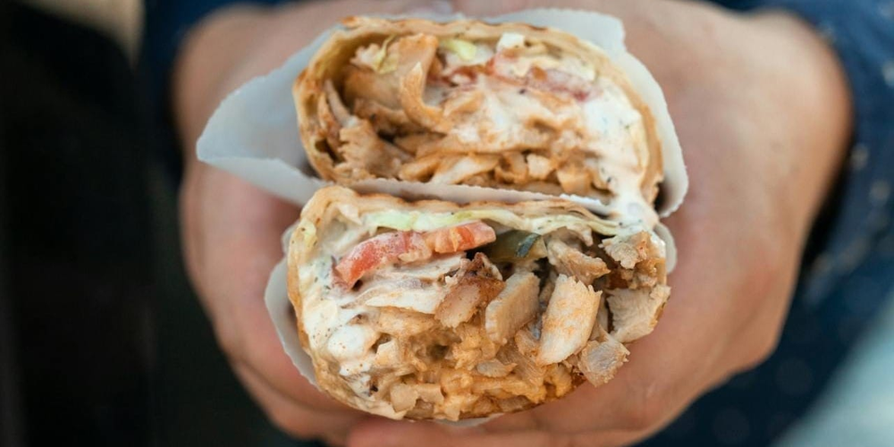 В Бишкеке 23 человека отравились шаурмой из «Даамдуу»: точку фастфуда оштрафовали и закрыли изображение публикации