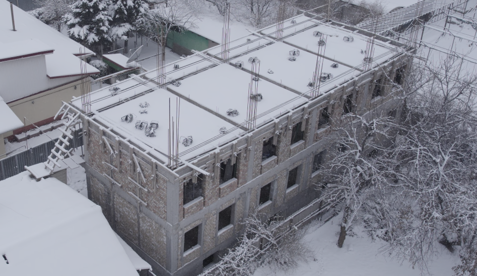 В Бишкеке выявили самовольную стройку — застройщика наказали изображение публикации