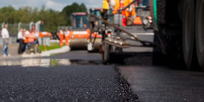 На строительство дорог в Первомайском районе Бишкека планируют направить более 400 млн сомов изображение публикации