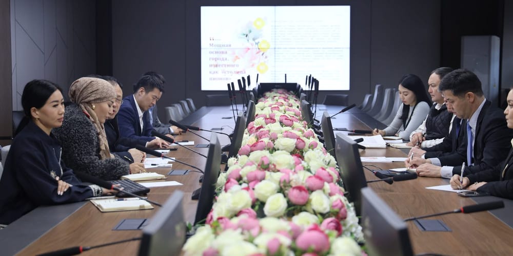 Минсельхоз КР и центр Хэцзэ обсудили промышленное выращивание пионов изображение публикации