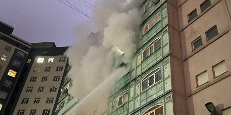 В Ленинском районе Бишкека при пожаре в многоэтажке эвакуировали 20 человек изображение публикации