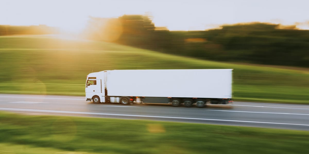 Импорт «взлетел», экспорт просел: как изменились автоперевозки КР в 2025 году изображение публикации