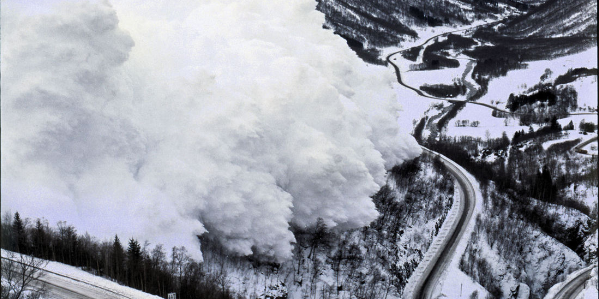 На трассе Бишкек – Нарын – Торугарт сошла лавина: движение ограничено изображение публикации