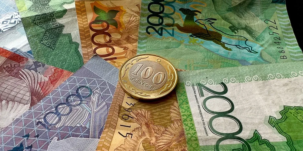 Тенге нацелился на рекорд: официальный курс валют на 19 февраля изображение публикации