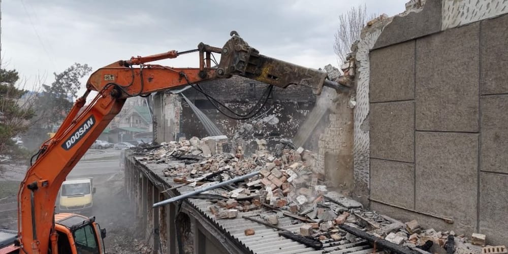 В Бишкеке начали снос кинотеатра «Чатыр-Куль» под строительство культурного центра — фото изображение публикации