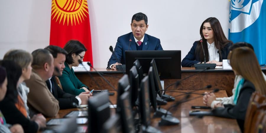 Пострадавшие при пожаре на проспекте Айтматова в Бишкеке получили страховки по 1 млн сомов изображение публикации