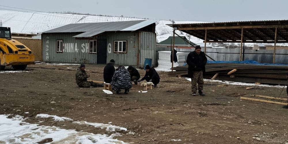 Минстрой зафиксировал отставание от сроков на стройке детсада на 140 мест в Токтогуле изображение публикации