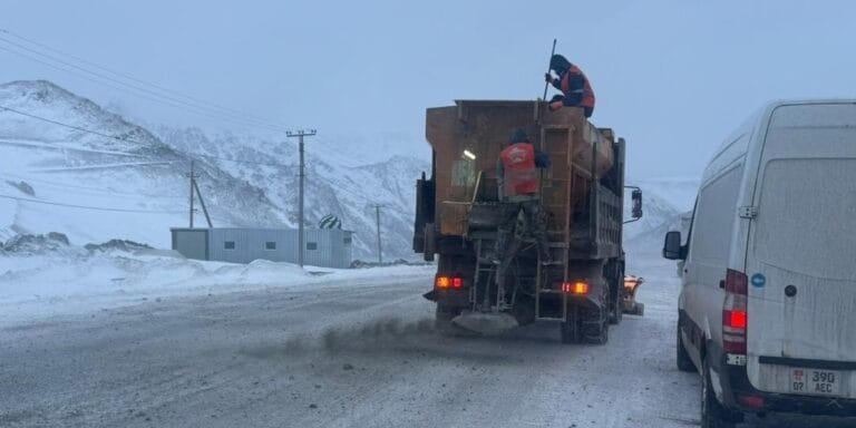 Снег и лавины на перевалах КР: какова ситуация на стратегических трассах изображение публикации