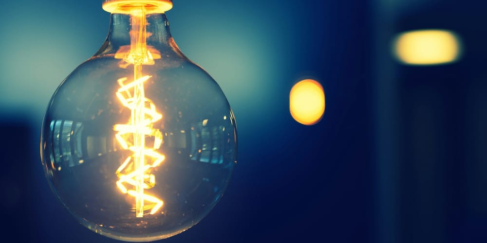 Каждый десятый кыргызстанец платит за свет через кассу изображение публикации