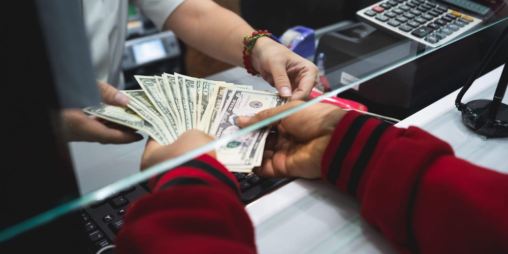 Нацбанк приостановил работу двух обменок в Бишкеке и оштрафовал нелегала изображение публикации