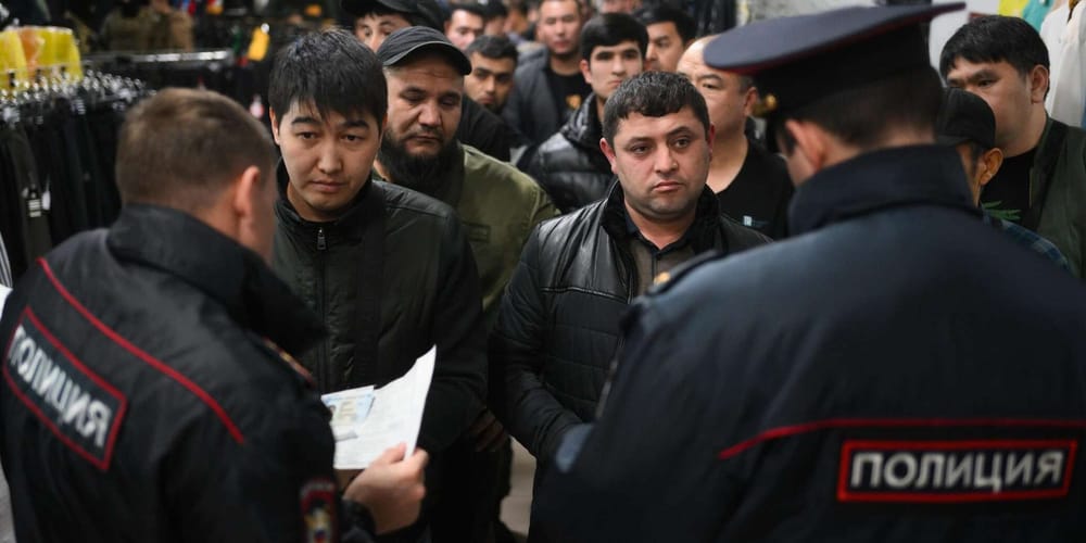 В РФ инициировали новые ограничения для трудовых мигрантов и их семей изображение публикации