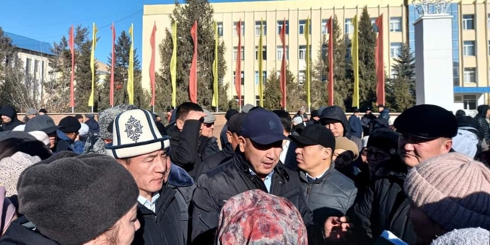 Локализация протеста: муниципалитетам КР предлагают дать право определять места для митингов изображение публикации