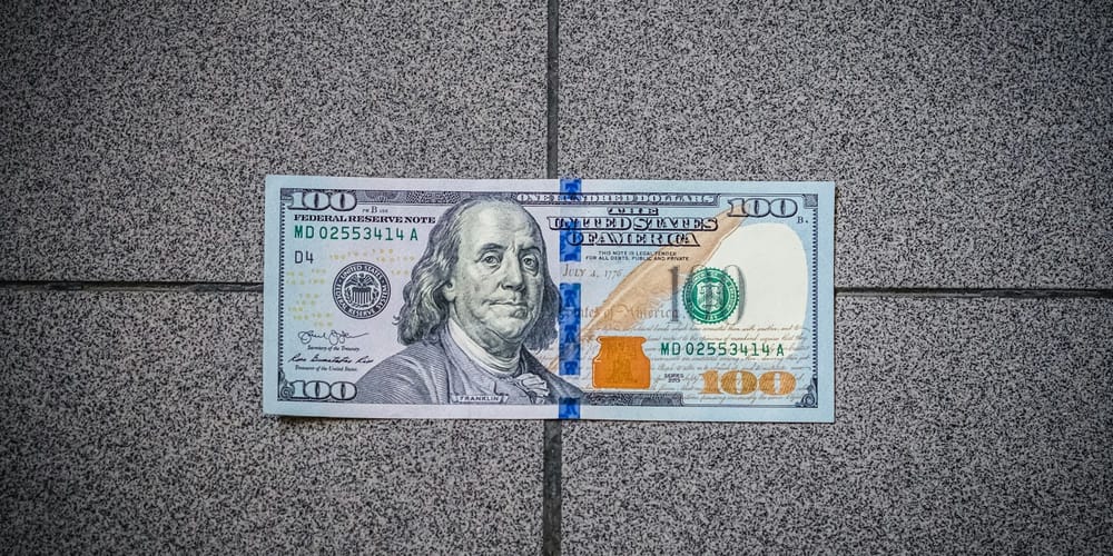 Нацбанк продлил банкам вывоз неветхих долларов из Кыргызстана до октября изображение публикации