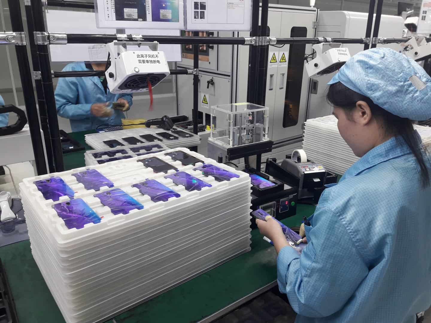 Поставки смартфонов из Китая отсрочили до 10 февраля. На складах в Кыргызстане телефоны пока есть изображение публикации