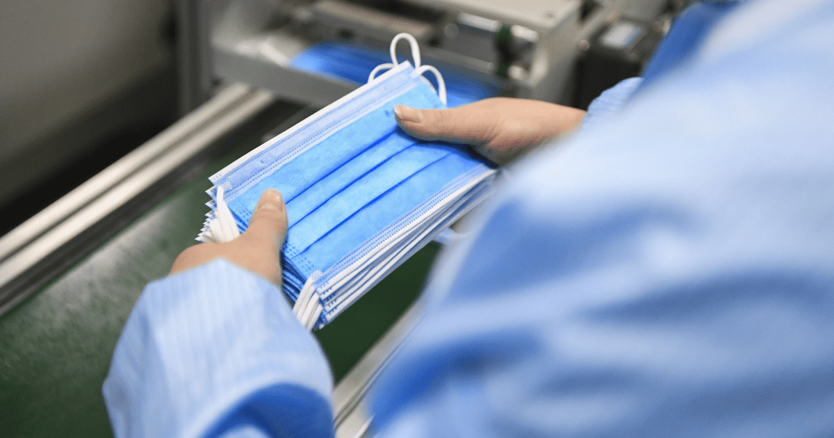 В Оше начали производить медицинские маски. Выпускают 10 тысяч штук в день изображение публикации