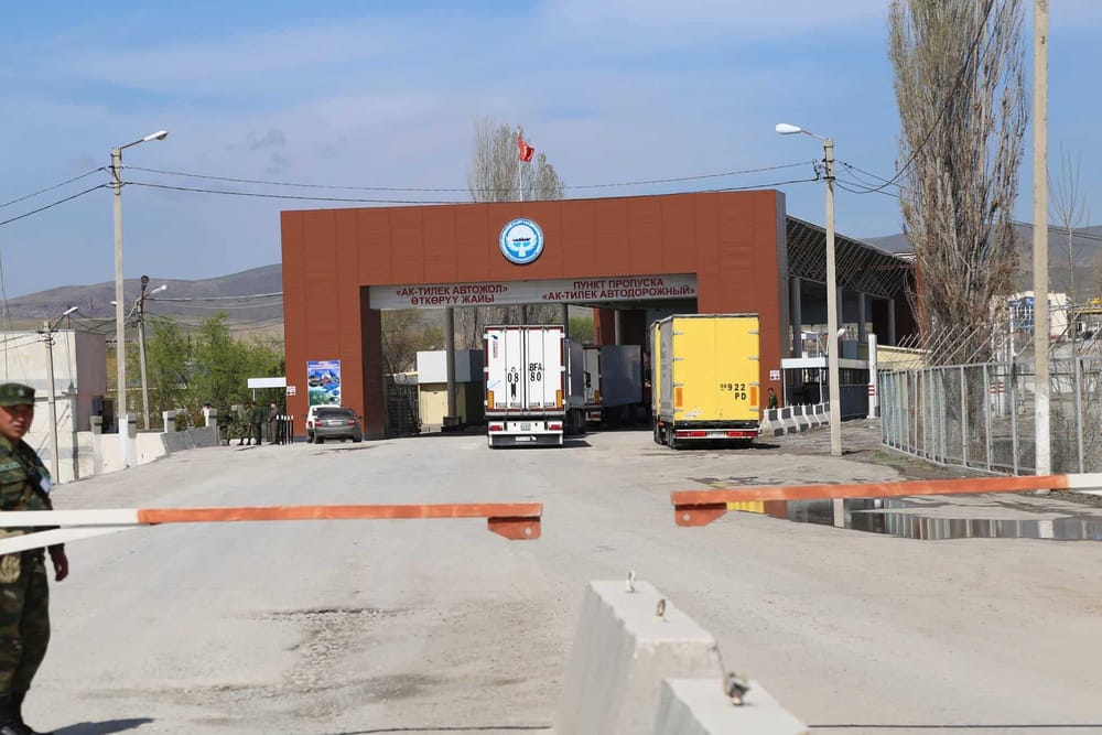 Грузовики из Казахстана и Узбекистана проезжают в КР беспрепятственно, – правительство изображение публикации