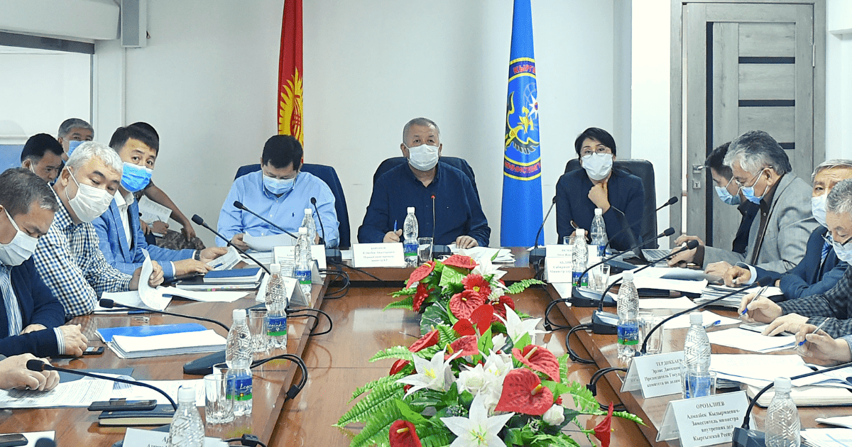 Боронов требует неукоснительного соблюдения санитарных норм от возобновивших работу предприятий изображение публикации