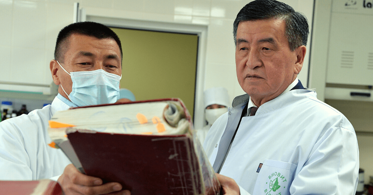 Жээнбеков увидел потенциал развития фармацевтической промышленности после посещения завода «Биовит». ФОТО изображение публикации
