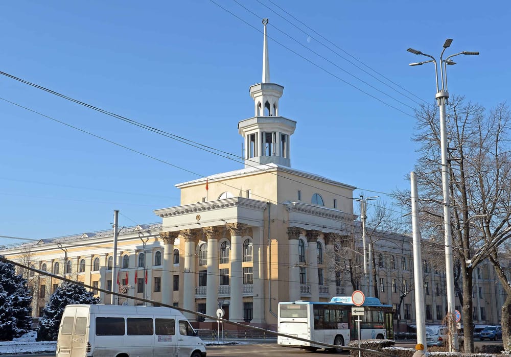 Банки Кыргызстана закрылись на неопределенное время. Это мера безопасности Нацбанка изображение публикации