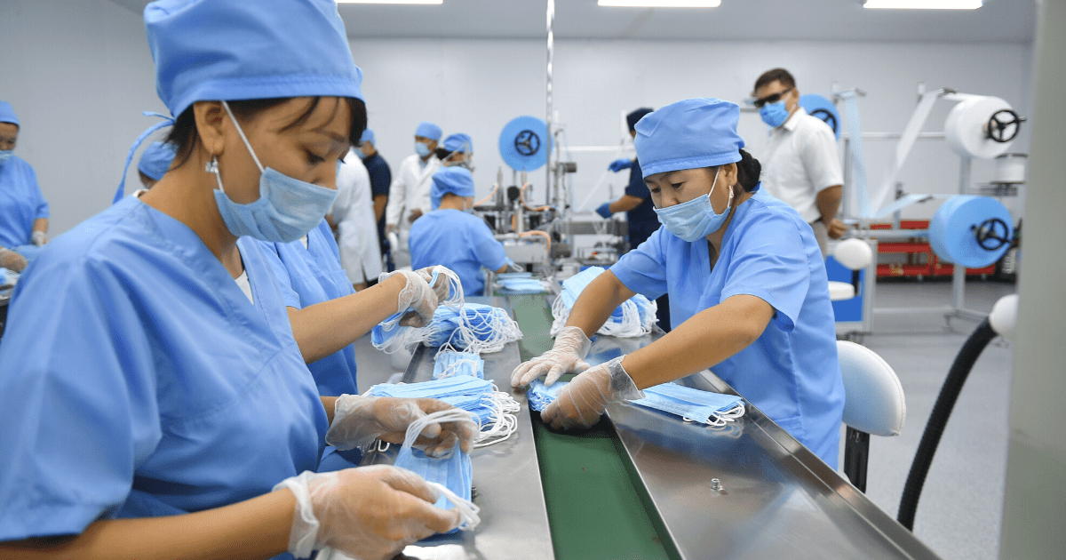 В Кыргызстане открыли цех по производству медицинских масок. ФОТО. ВИДЕО изображение публикации