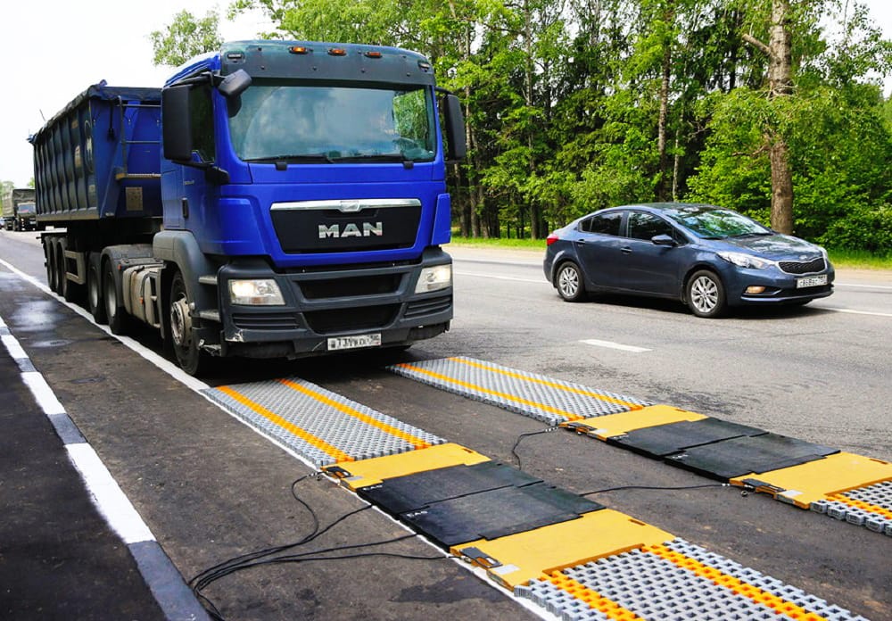 Группу сотрудников весогабаритного контроля взяли с поличным на взятке. ВИДЕО изображение публикации