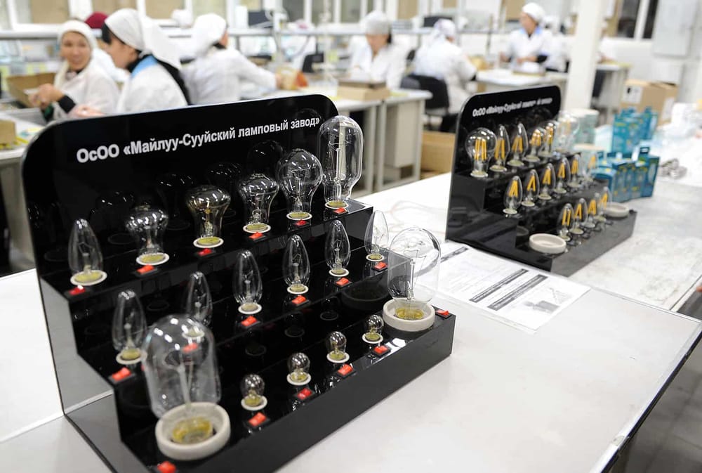 Президент поручил ведомствам и госкомпаниям закупать лампы у Майлуу-Сууйского лампового завода изображение публикации