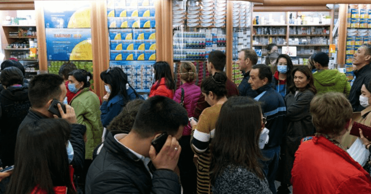 Кыргызстанцы скупили годовой объем лекарств на фоне пандемии изображение публикации