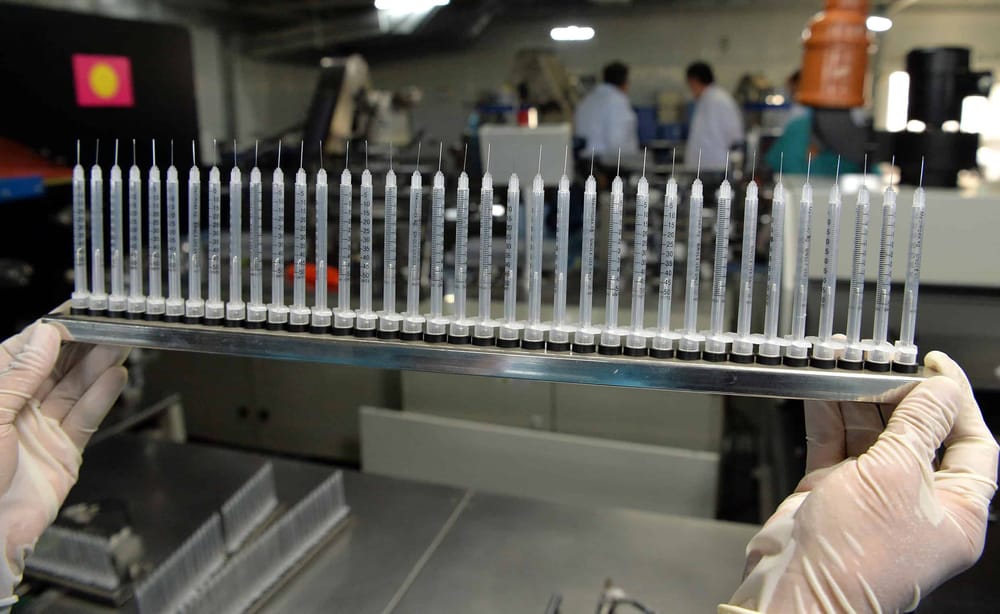 В Ошской области наладили производство одноразовых медицинских шприцев. ФОТО изображение публикации