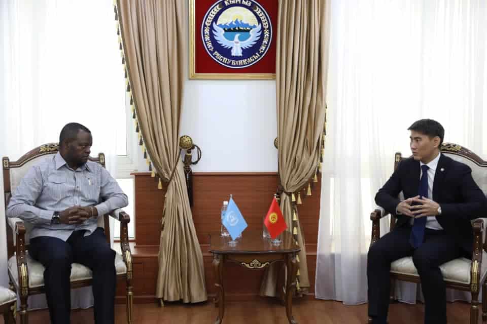 Айдарбеков продолжает работать: Глава МИД встретился с постоянным координатором ООН в Кыргызстане изображение публикации