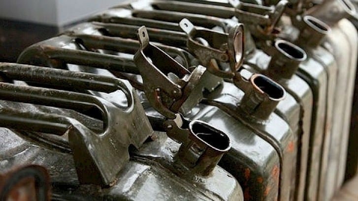 Отечественные нефтеперерабатывающие заводы пожаловались властям на контрабанду изображение публикации