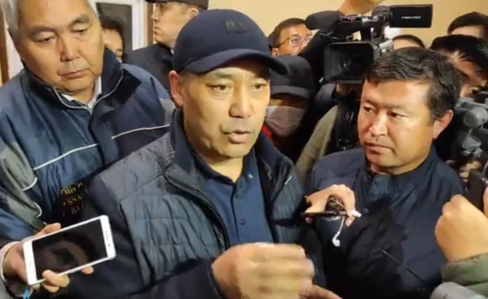 Часть депутатов выбрала Садыра Жапарова и.о. премьер-министра. Спикером ЖК назначили Мыктыбека Абдылдаева изображение публикации