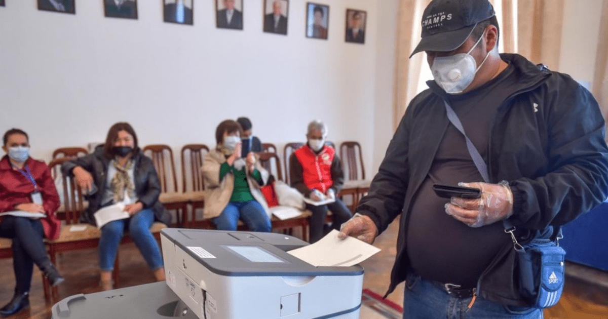 На 12:00 на выборах депутатов Жогорку Кенеша проголосовали более 624 тысяч кыргызстанцев изображение публикации