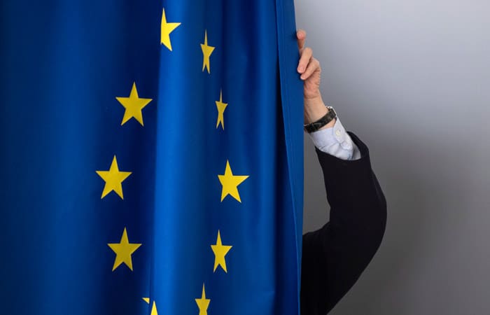 Евросоюз признает Сооронбая Жээнбекова единственным легитимным институтом в стране — Аппарат президента изображение публикации