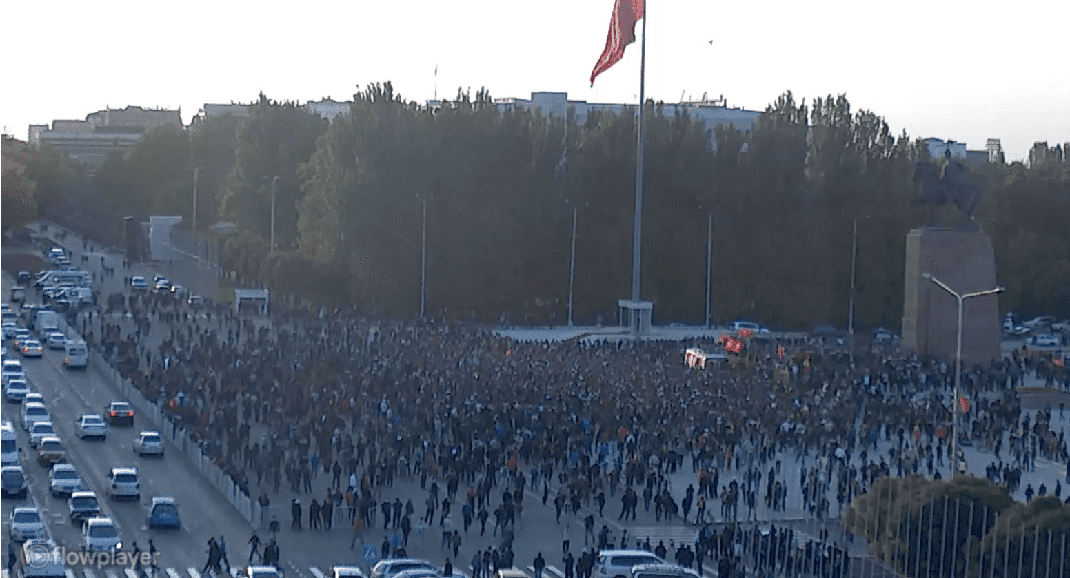 Увеличивается число митингующих на площади Ала-Тоо изображение публикации