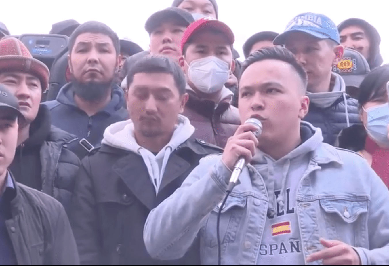 В Бишкеке молодежь выступает за люстрацию: «Нас использовали как пушечное мясо» изображение публикации