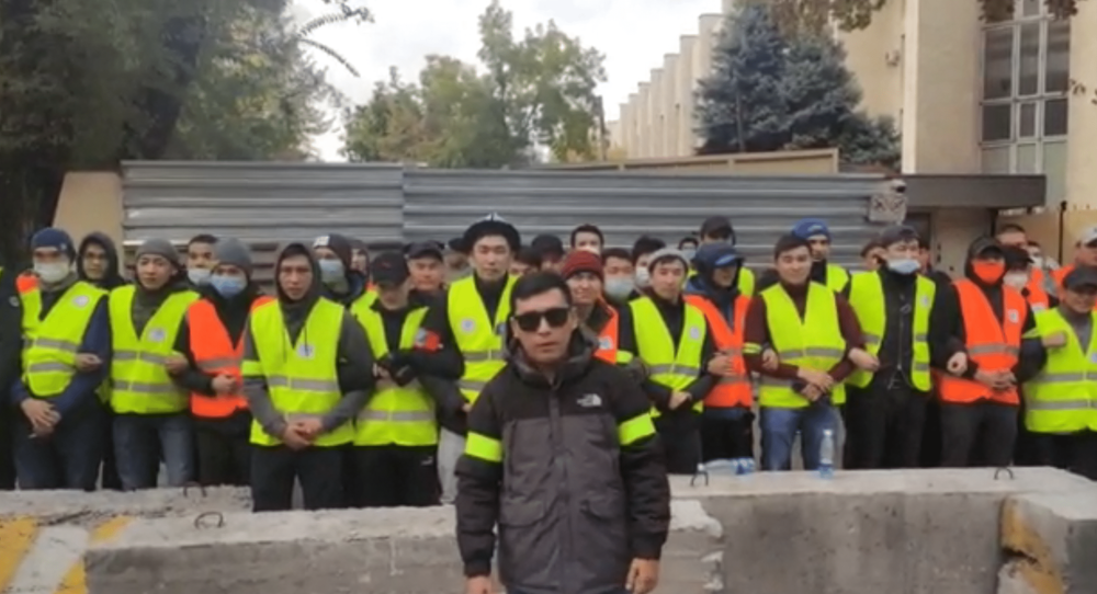 Дружинники взяли под охрану здание ГКНБ – никого из политиков там не осталось. ВИДЕО изображение публикации