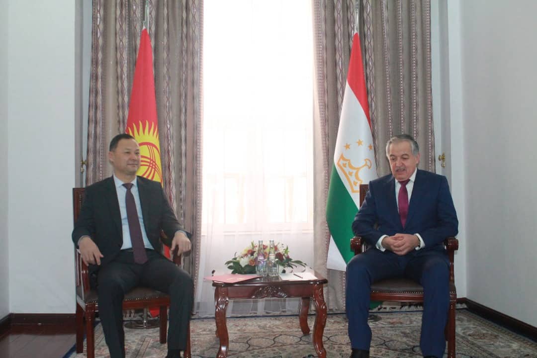 Кыргызстан создаст деловой совет с Таджикистаном изображение публикации