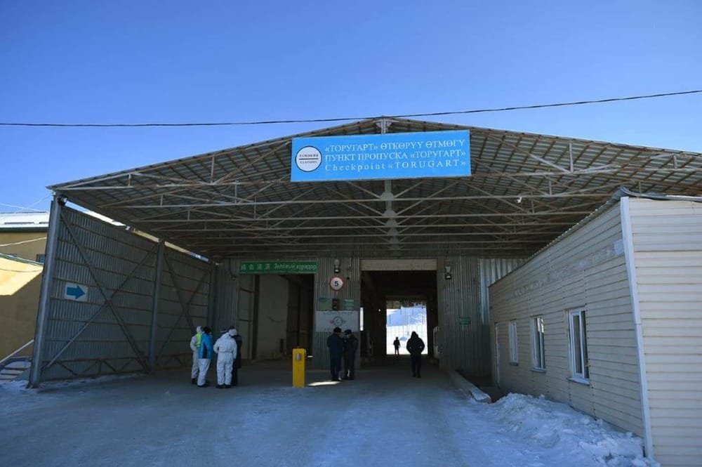 Грузопоток через пункты пропуска «Торугарт» и «Иркештам» увеличился вдвое изображение публикации