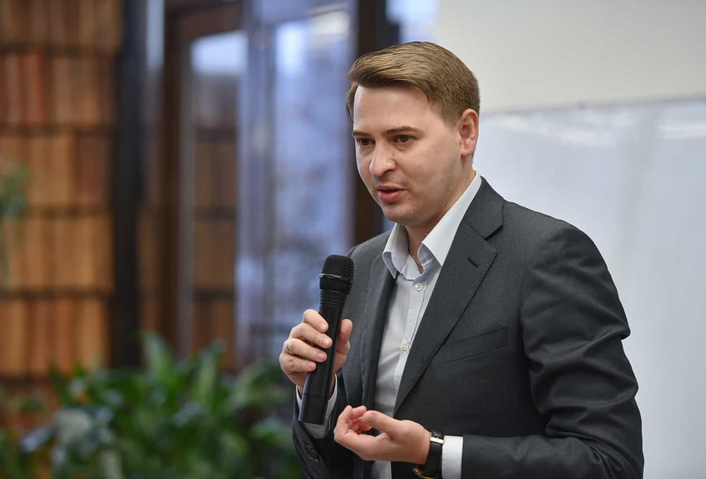 Новиков: Правительственная молодежная политика не востребована среди молодежи изображение публикации