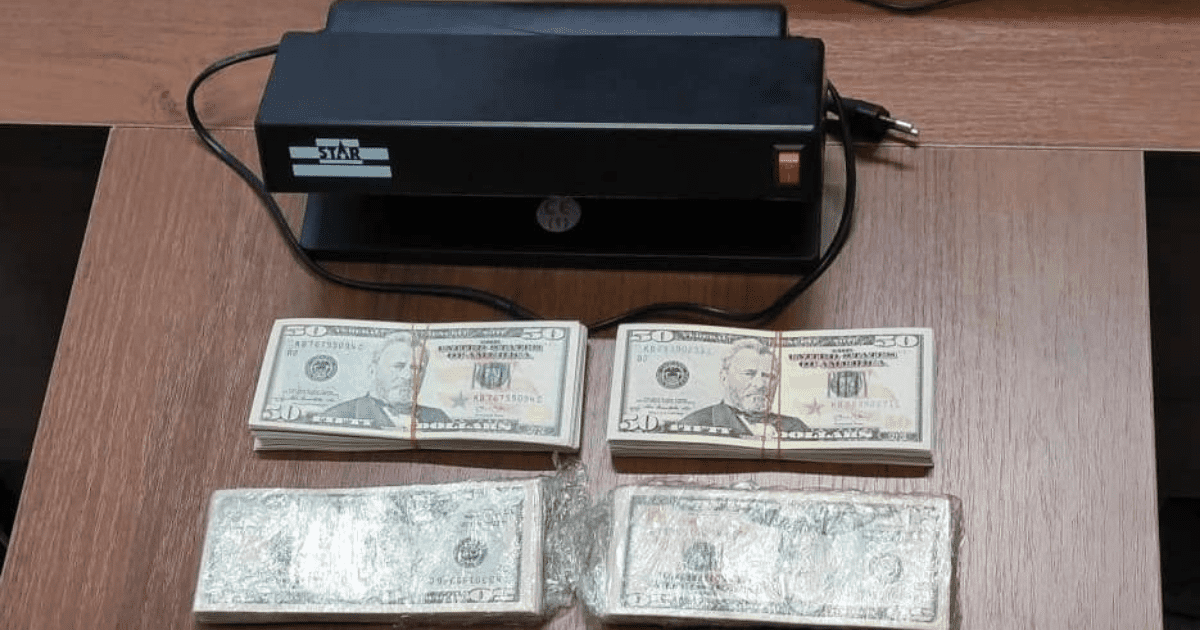 В Бишкеке обнаружили крупную сумму поддельных долларов. ФОТО изображение публикации