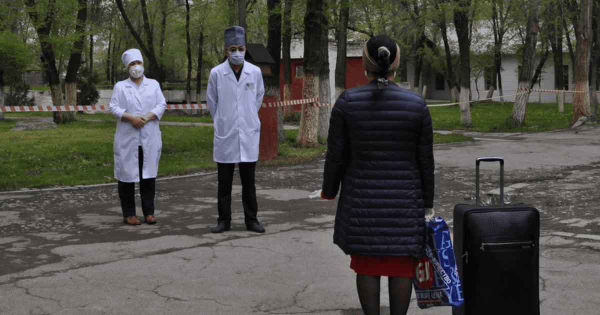 Поздние протоколы и непрозрачность гумпомощи — названы ошибки властей в борьбе с COVID-19 изображение публикации