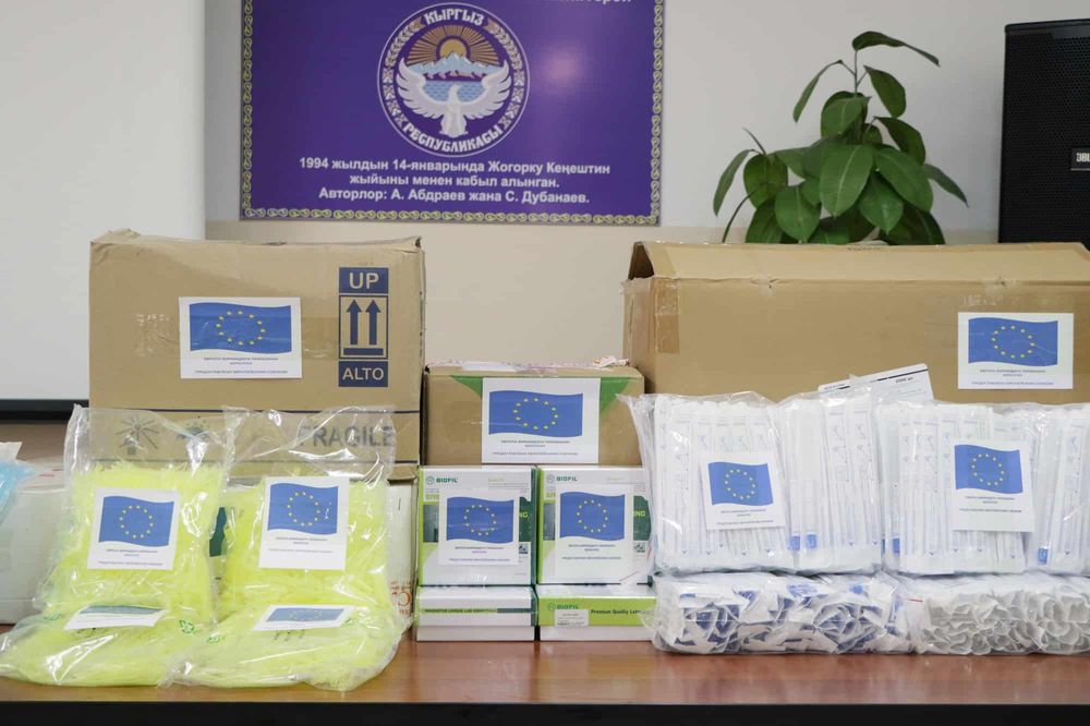 Евросоюз передал Кыргызстану наборы на 8 тысяч ПЦР-тестов изображение публикации