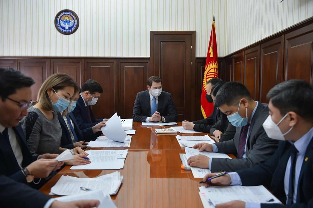 Новиков поручил начать выдачу «Мекен карт» с 1 сентября изображение публикации